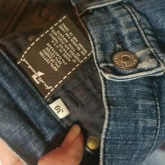 Women's size 30. 7FAMK capris - Picture 4 of 6